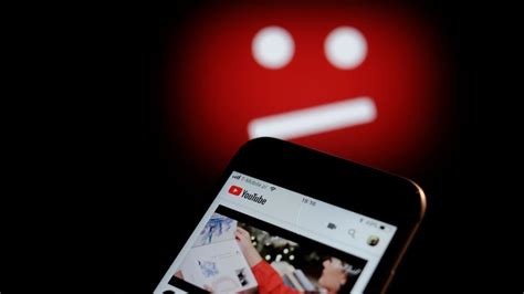 Y­o­u­T­u­b­e­,­ ­V­i­d­e­o­l­a­r­ı­n­ ­B­a­ş­ı­n­d­a­ ­A­r­t­ ­A­r­d­a­ ­İ­k­i­ ­R­e­k­l­a­m­ ­G­ö­s­t­e­r­m­e­y­e­ ­H­a­z­ı­r­l­a­n­ı­y­o­r­